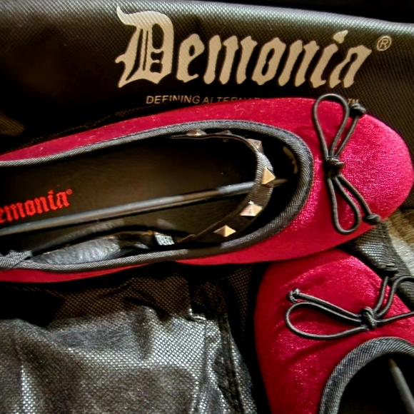 NWT Demonia Draco7/ BYVEl Size 6. - Picture 8 of 10